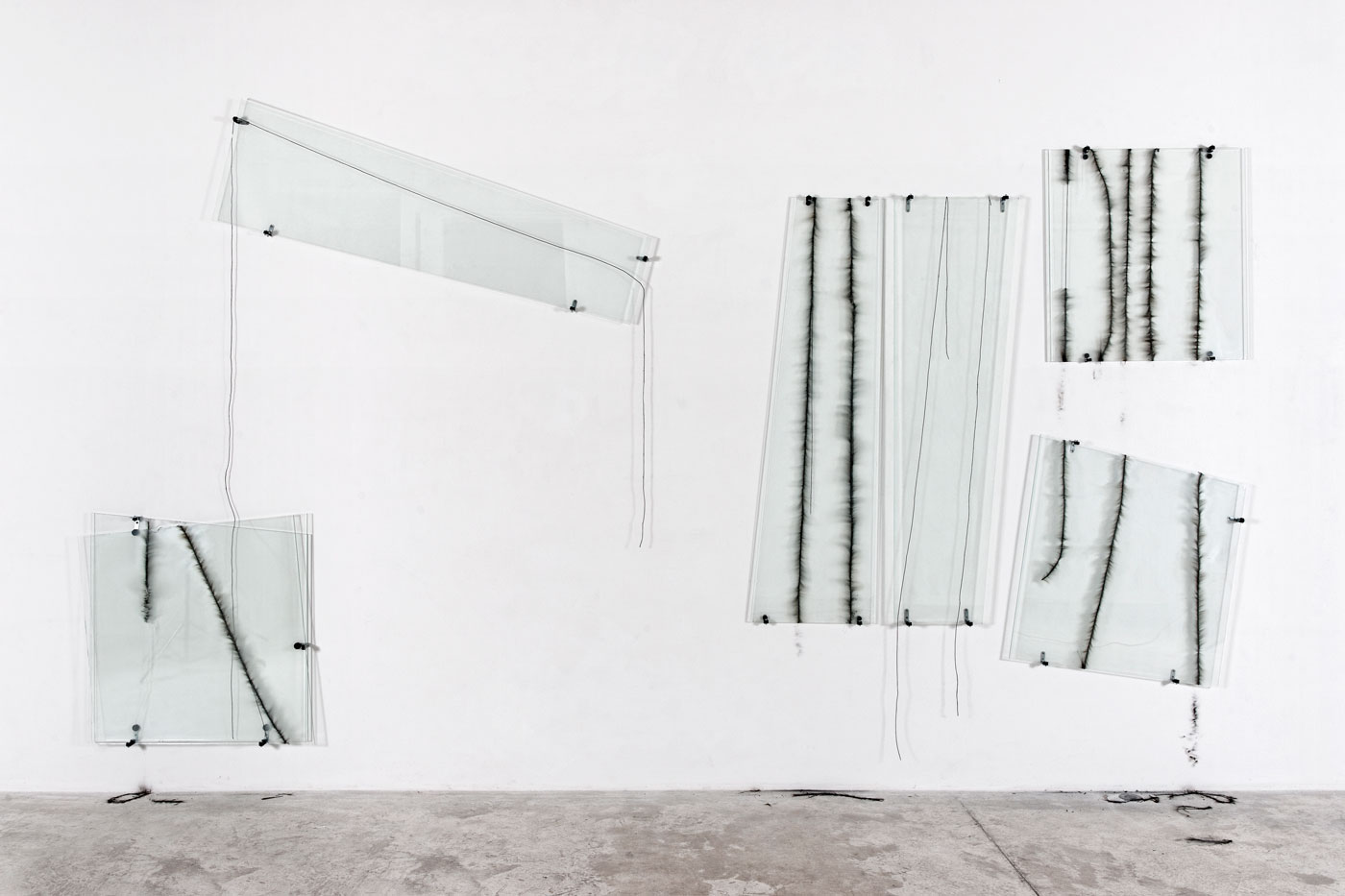 à égale distance du présent, Elisa Pône