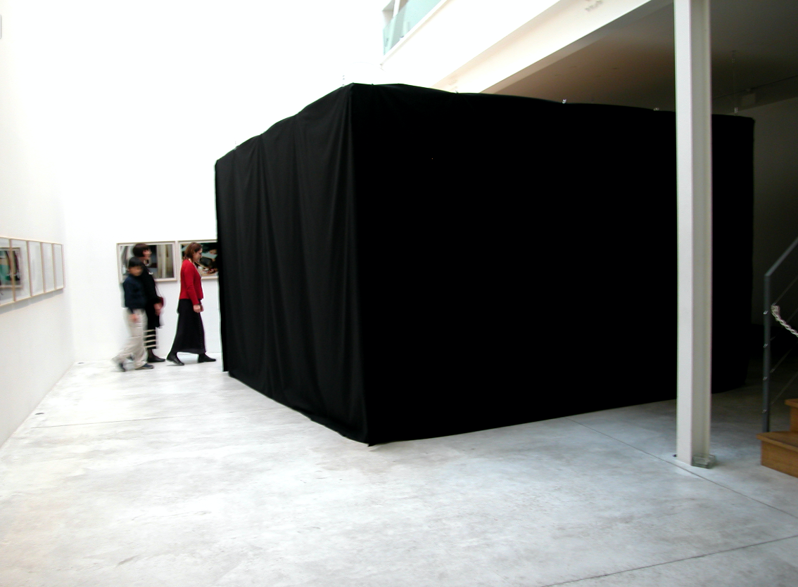 Jordi Colomer - Le Dortoir